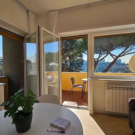 Eur Terrazzo Vista Laghetto Modigliani Διαμέρισμα *
