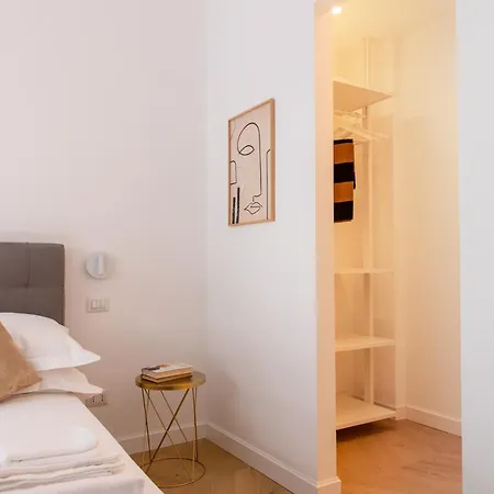 Eur Terrazzo Vista Laghetto Modigliani Διαμέρισμα *
